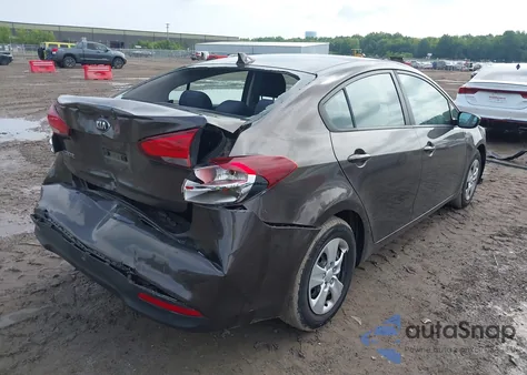 2017 Kia Forte Lx z USA, uszkodzony, nr VIN 3KPFL4A72HE148805